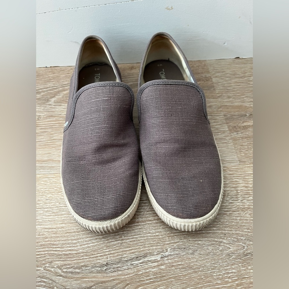 TOMS women’s slip on shoes